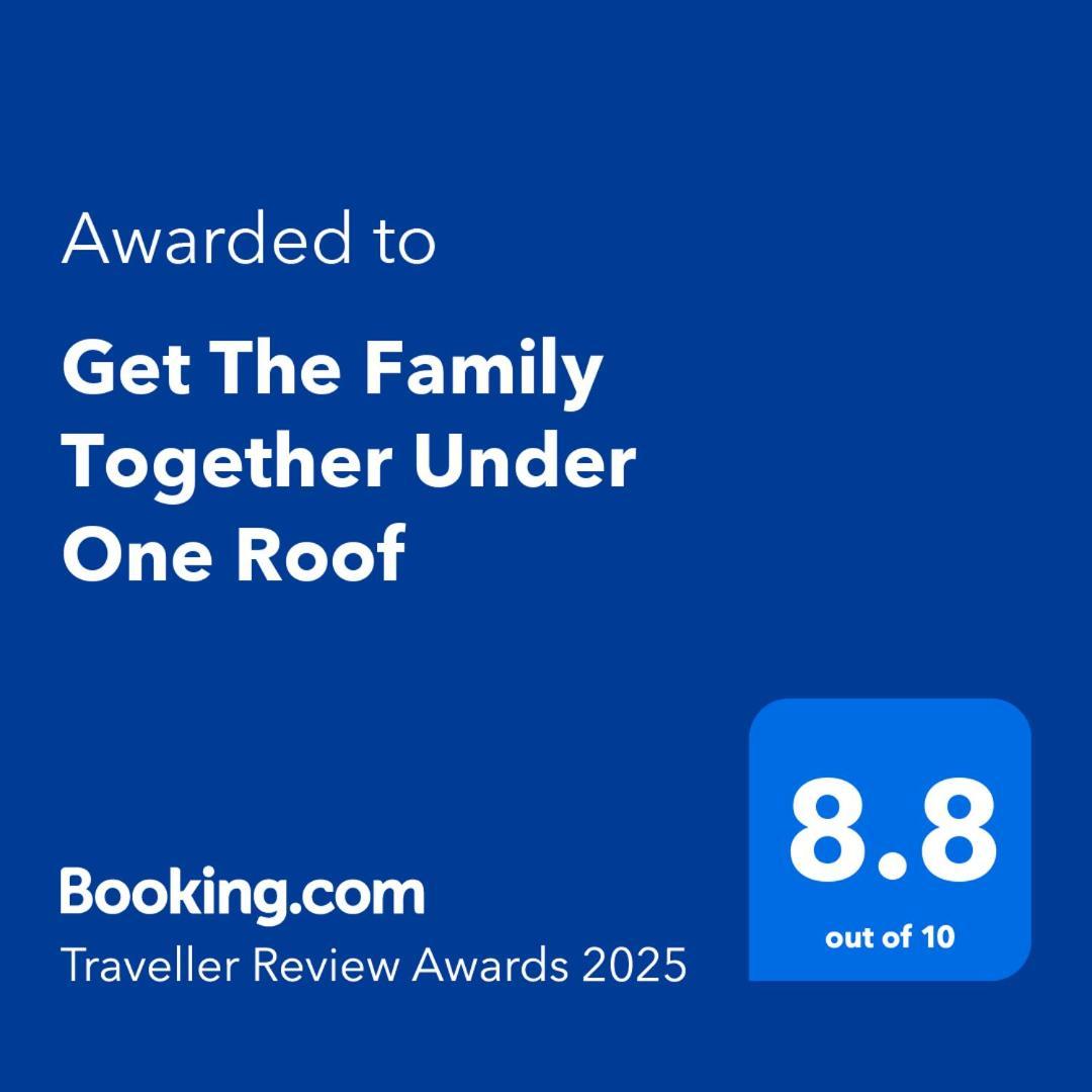 Get The Family Together Under One Roof Cromwell Exterior foto